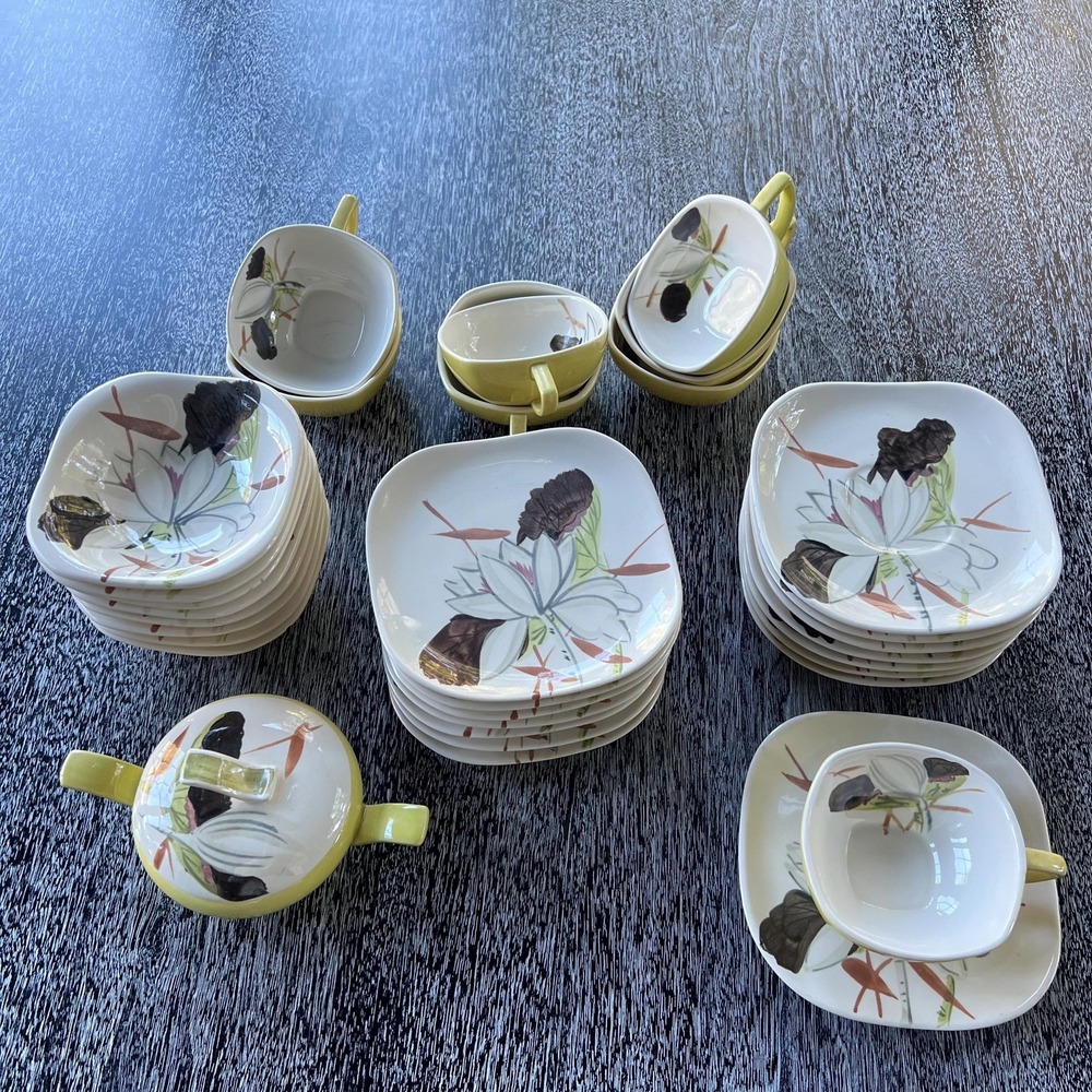 34 piece set‎ of Red Wing Pottery Lotus Bronze collection